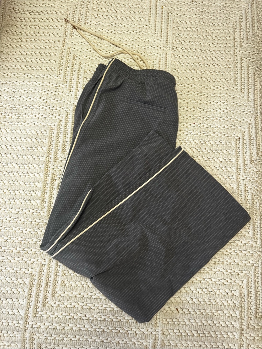 H&M Men's Size L Dark Gray Pinstripe Drawstring Pants with Contrast Piping